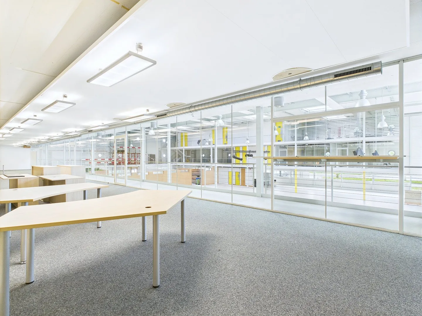 Espace de vente et bureaux dans le quartier industriel à partir de 144m2-686m2 - Photo 15 sur 19