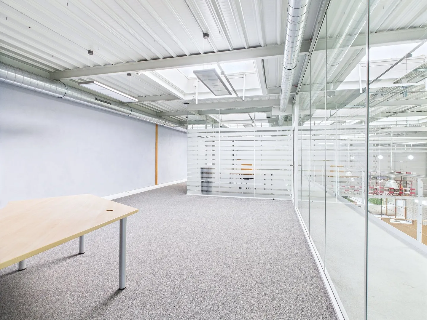 Espace de vente et bureaux dans le quartier industriel à partir de 144m2-686m2 - Photo 17 sur 19