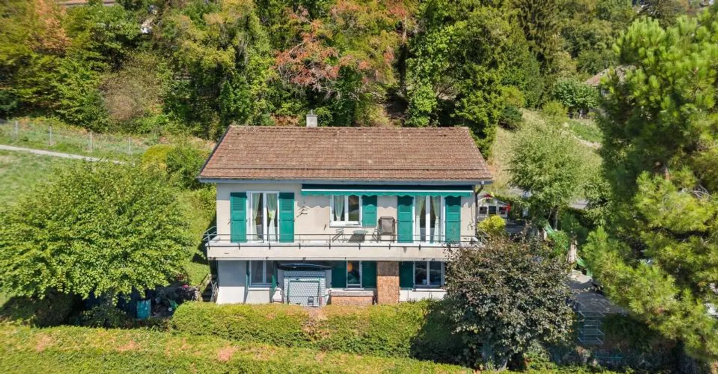 Charming individual villa with lake view - Photo 1 of 12