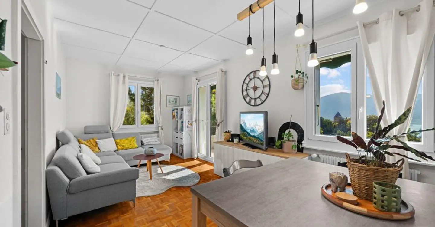 Charming individual villa with lake view - Photo 2 of 12