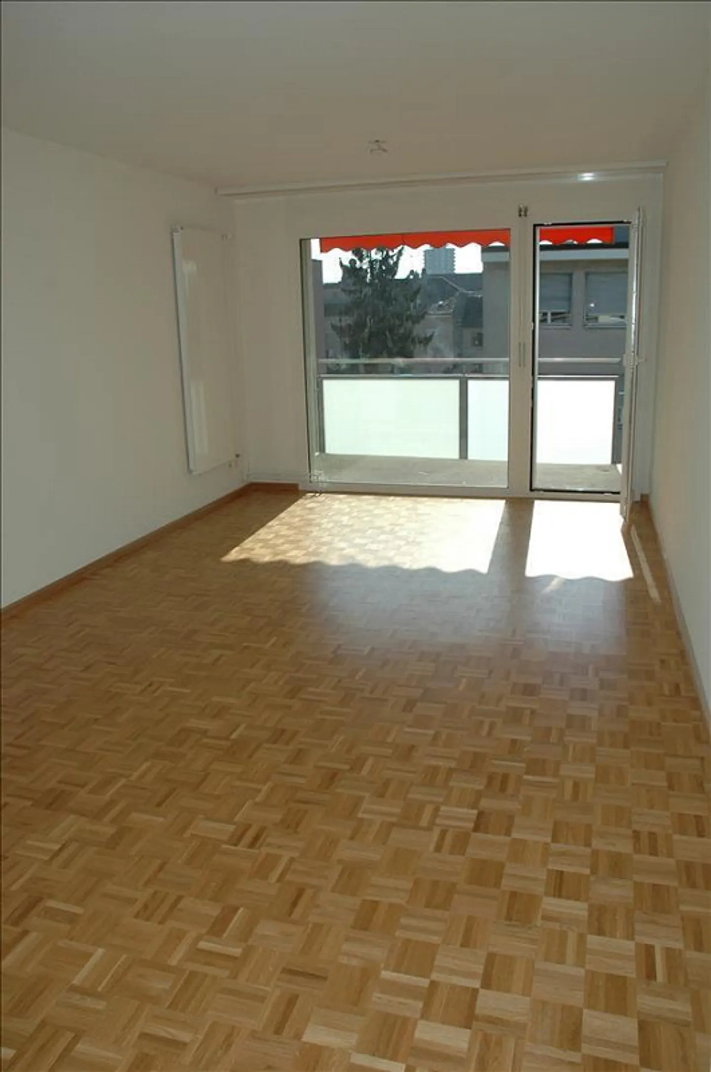 Grosszügige Wohnung in zentraler Lage - Foto 2 von 6