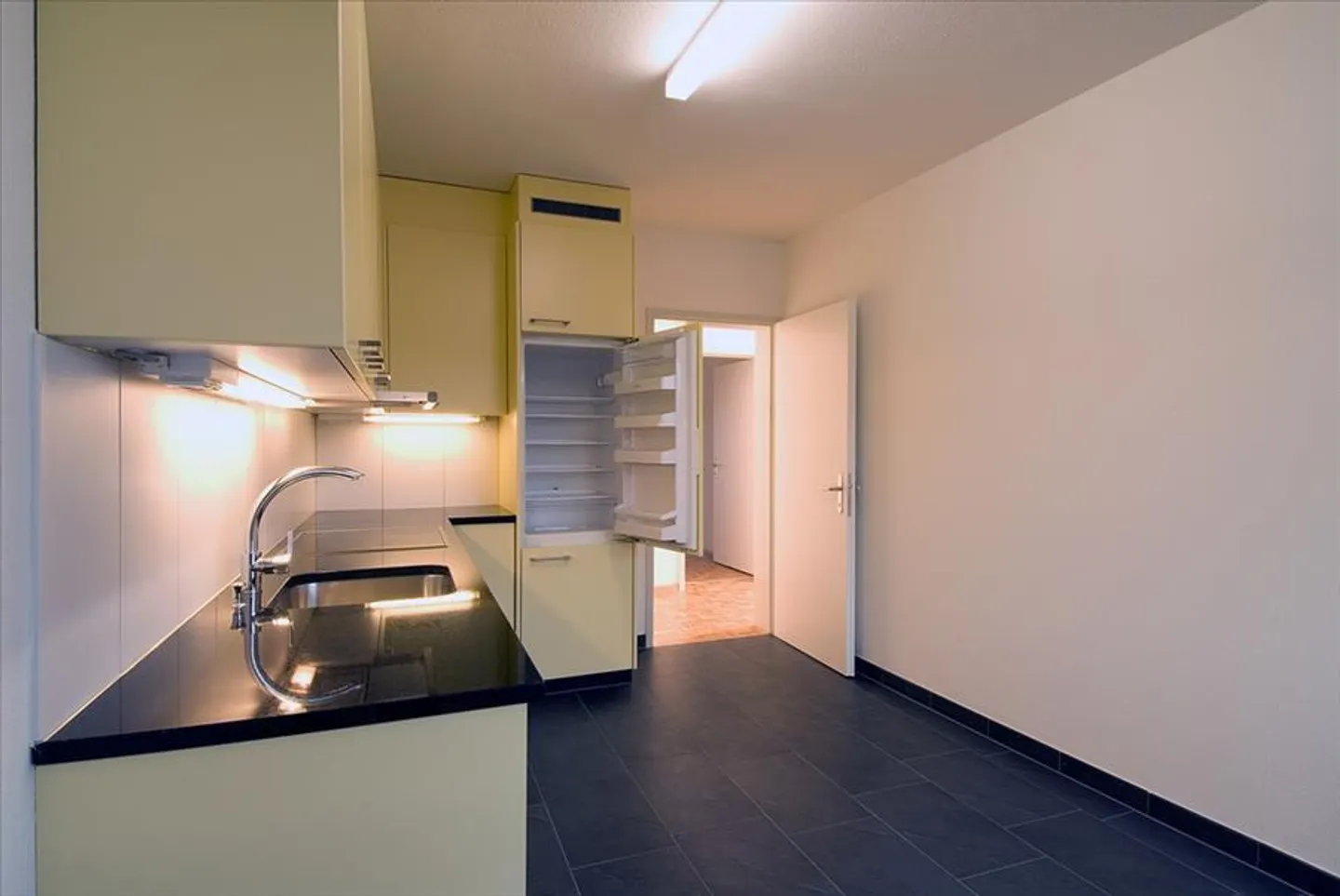 Grosszügige Wohnung in zentraler Lage - Foto 3 von 6