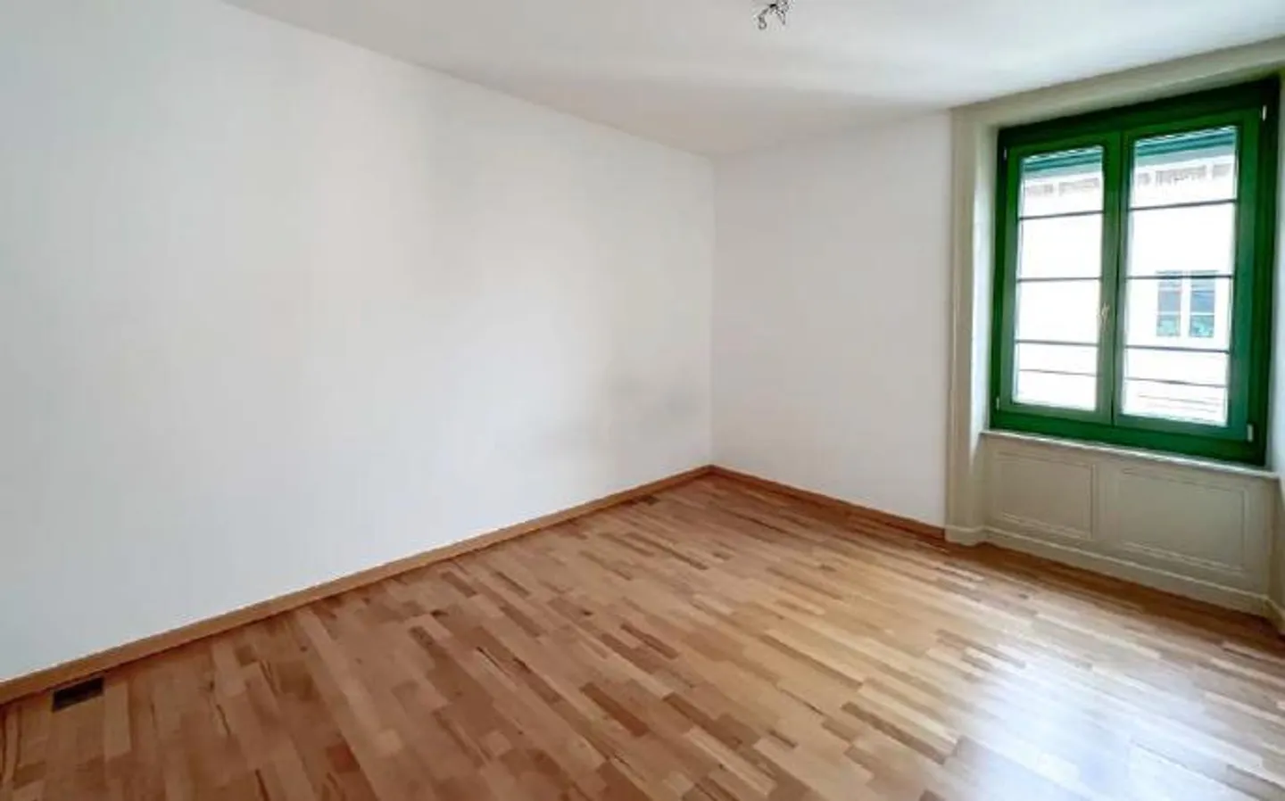 Modern 2.5-room apartment with balcony in the city center of Biel - Photo 4 of 6