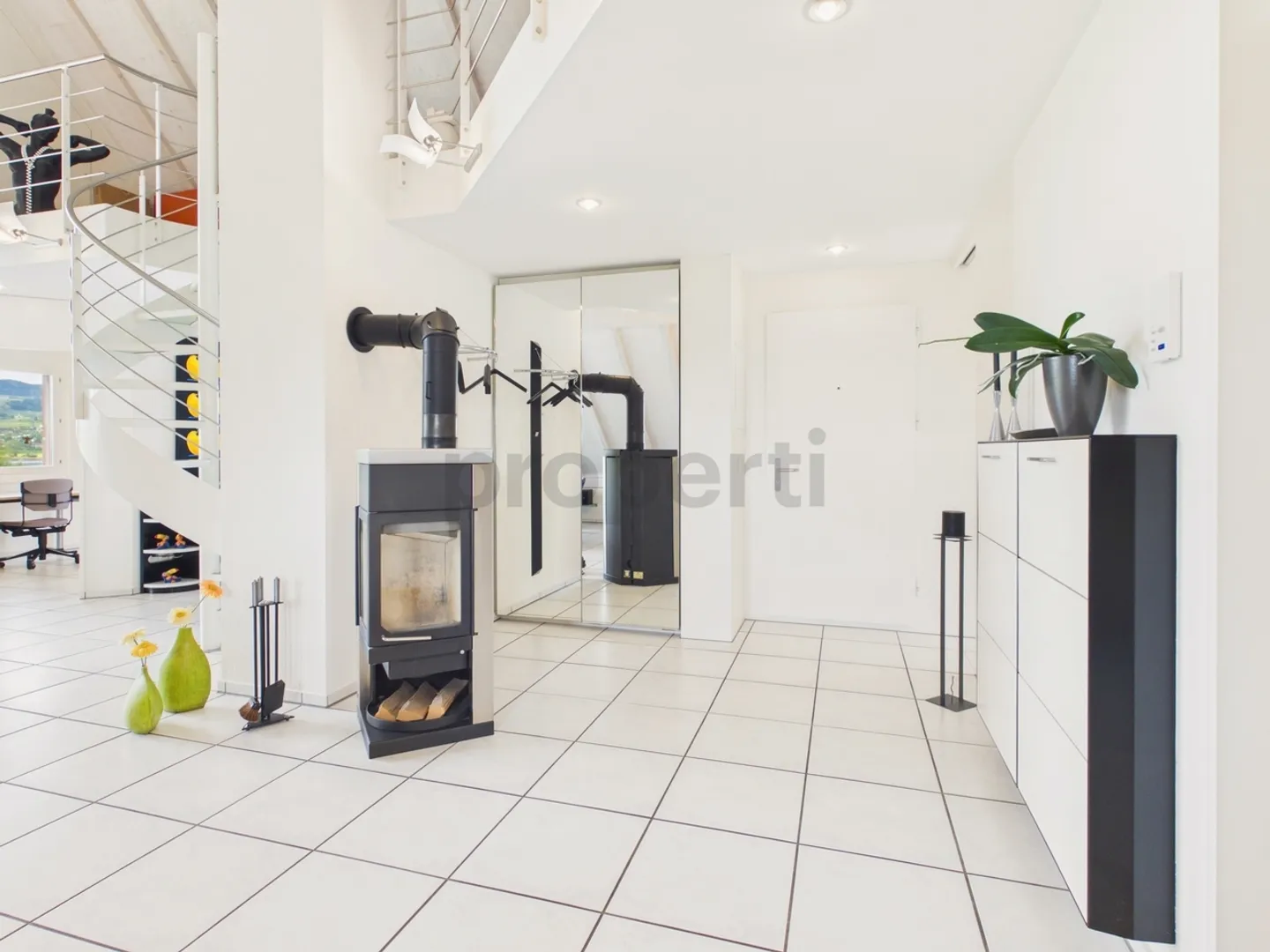 Bright 3.5-Room Apartment with Lake View - Photo 4 of 13