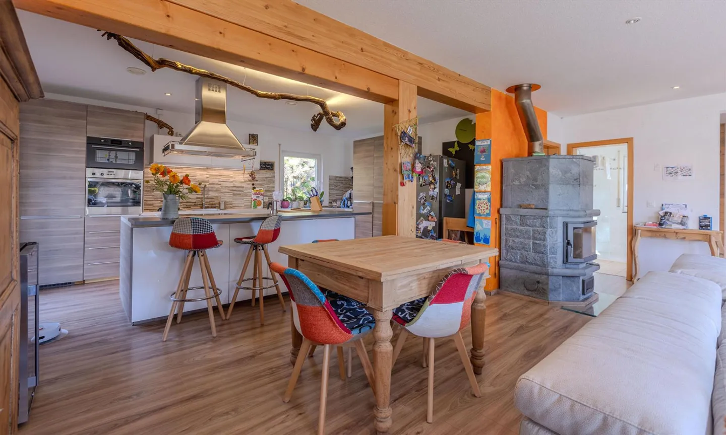 Belle maison de 5,5 pièces avec jardin près de la banque - Photo 3 sur 9