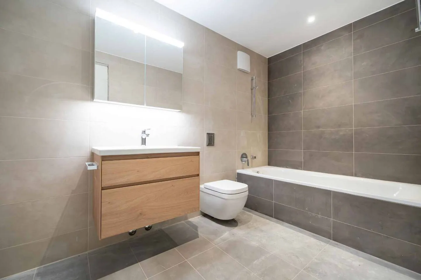 SURE HEARTTHROB - MAGNIFICENT 4.5 ROOM NEW BUILD WITH GARDEN - Photo 10 of 10