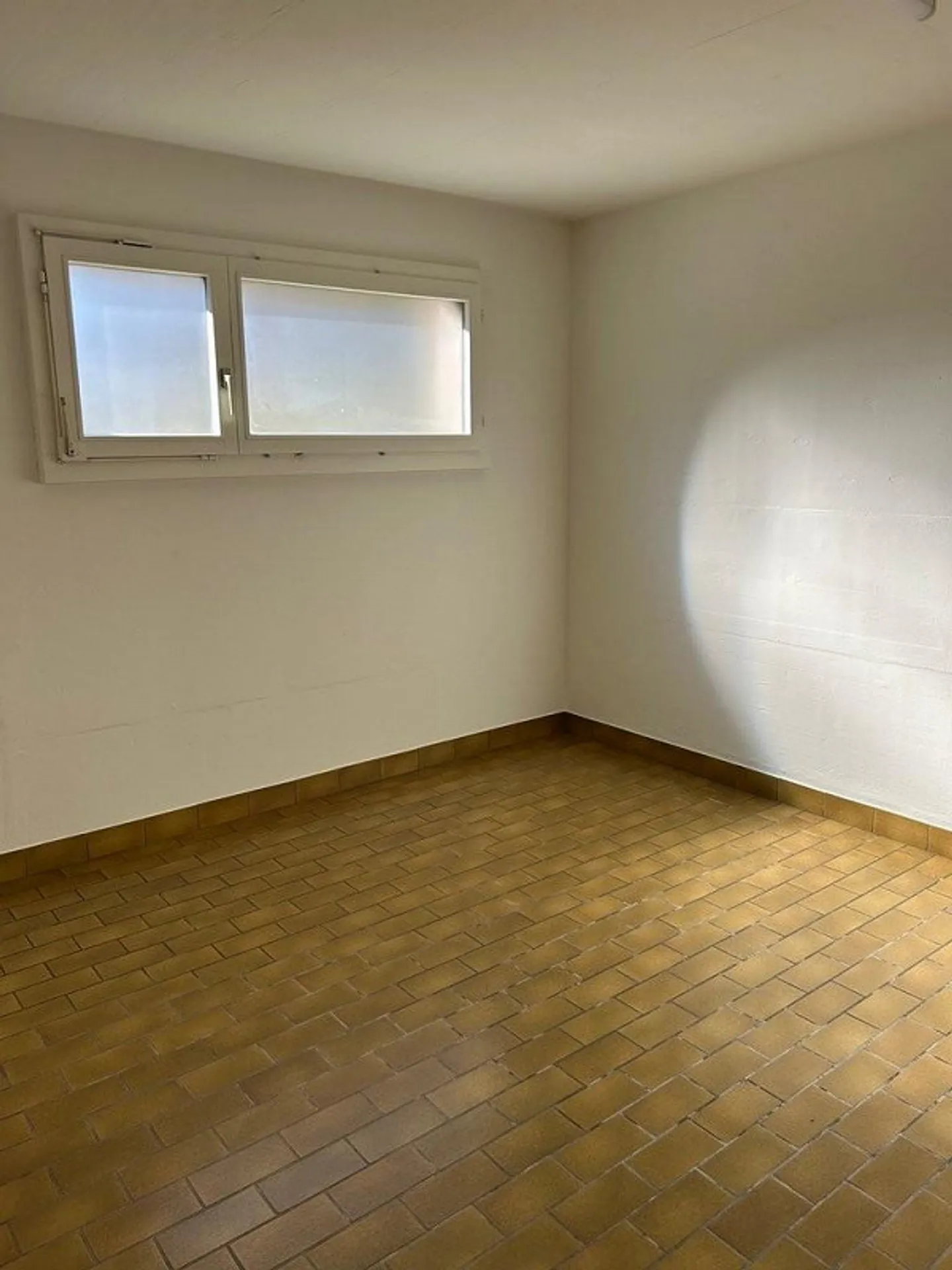 Stanza hobby con lavabo - Foto 2 di 3