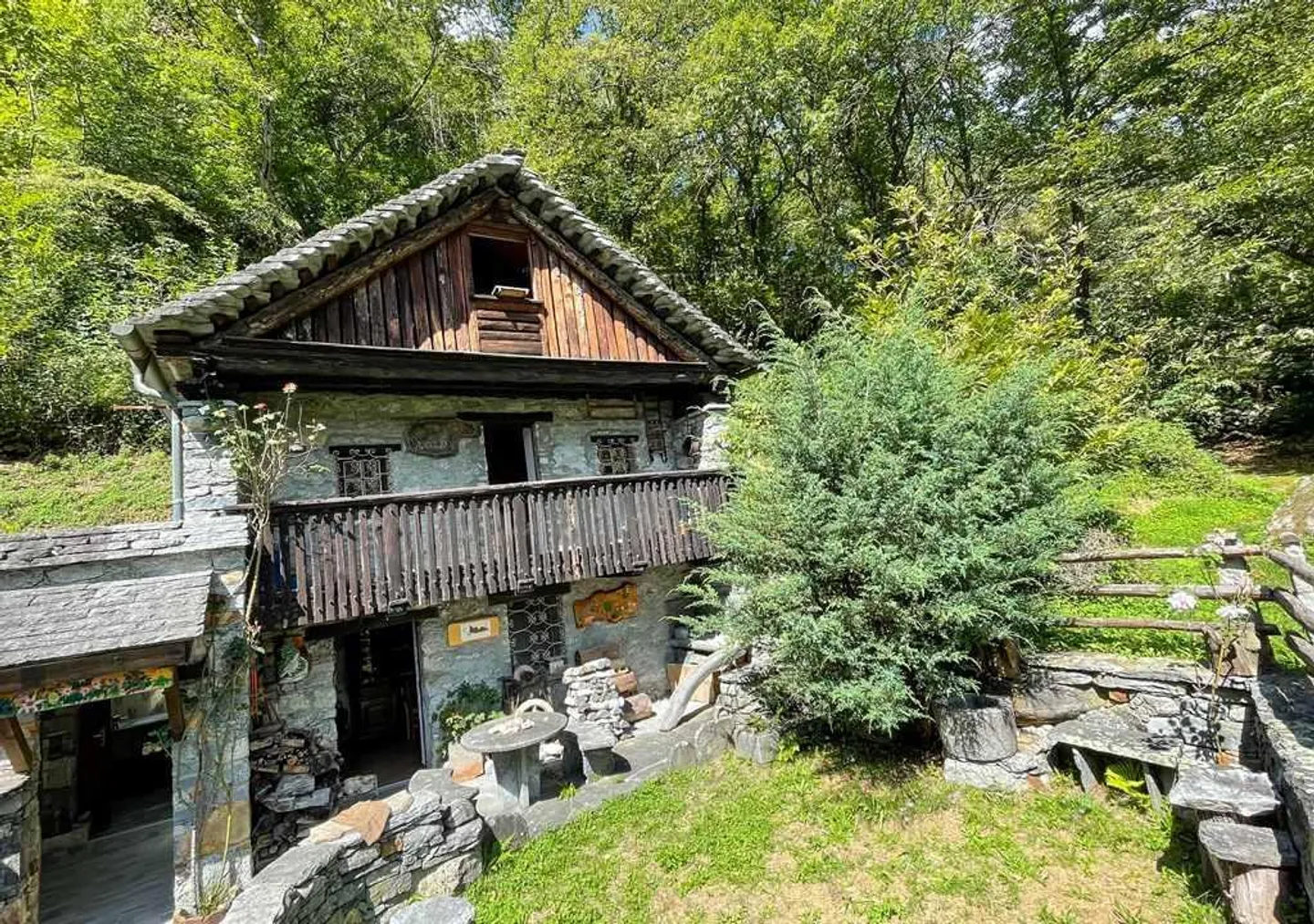 Beautiful 3-room rustic house with garden and view - Photo 1 of 17