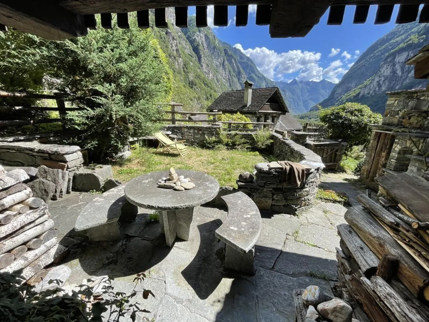 Beautiful 3-room rustic house with garden and view - Photo 2 of 17