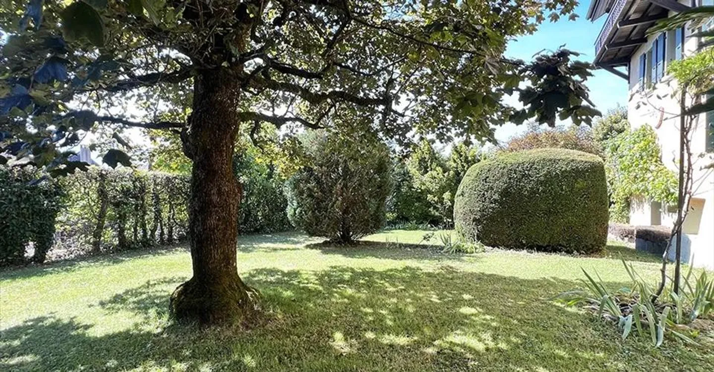 Charming 17th Century Home - Photo 5 of 12