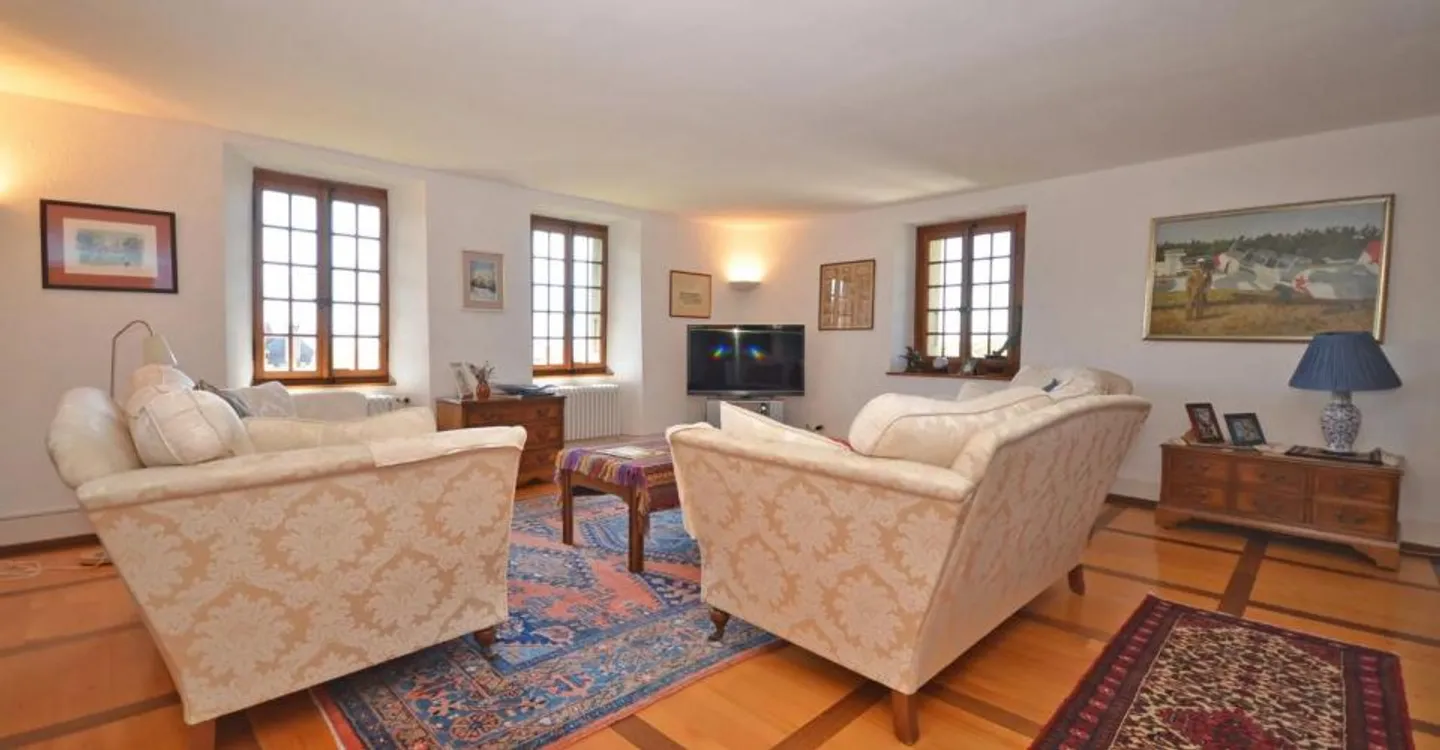Charming 17th Century Home - Photo 6 of 12
