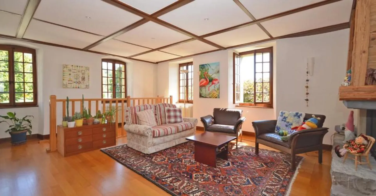 Charming 17th Century Home - Photo 8 of 12