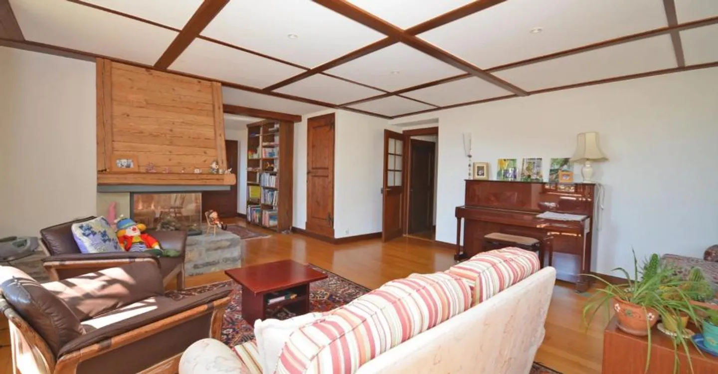Charming 17th Century Home - Photo 9 of 12