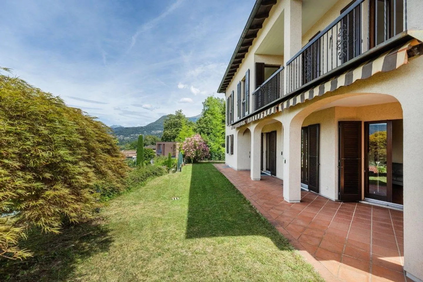 Maison unifamiliale de 6,5 pièces - Photo 4 sur 13
