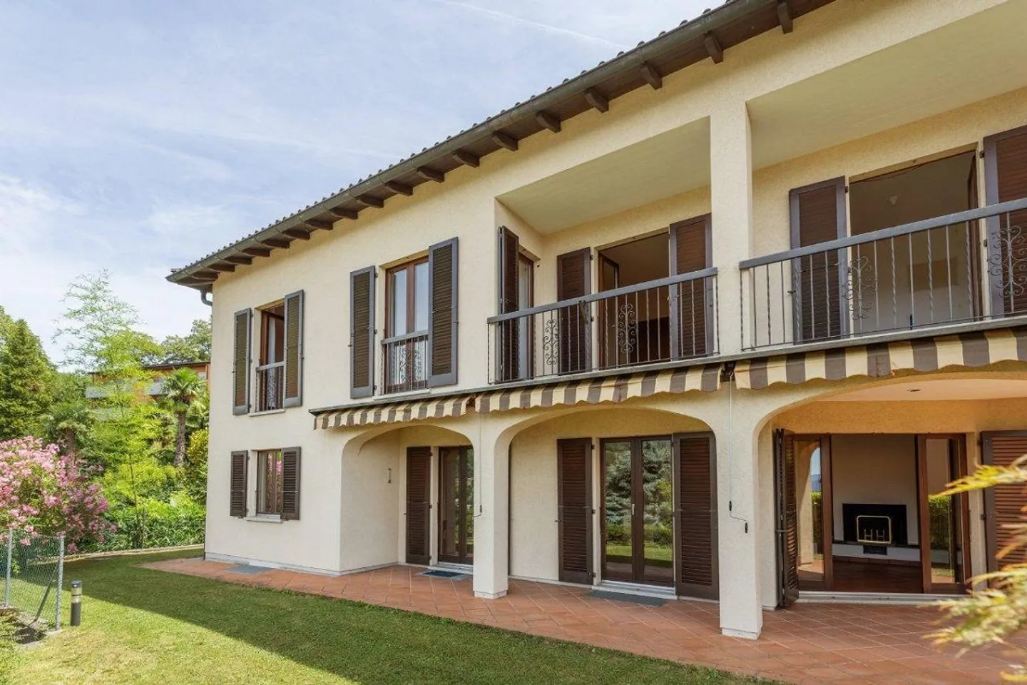 Maison unifamiliale de 6,5 pièces - Photo 2 sur 13