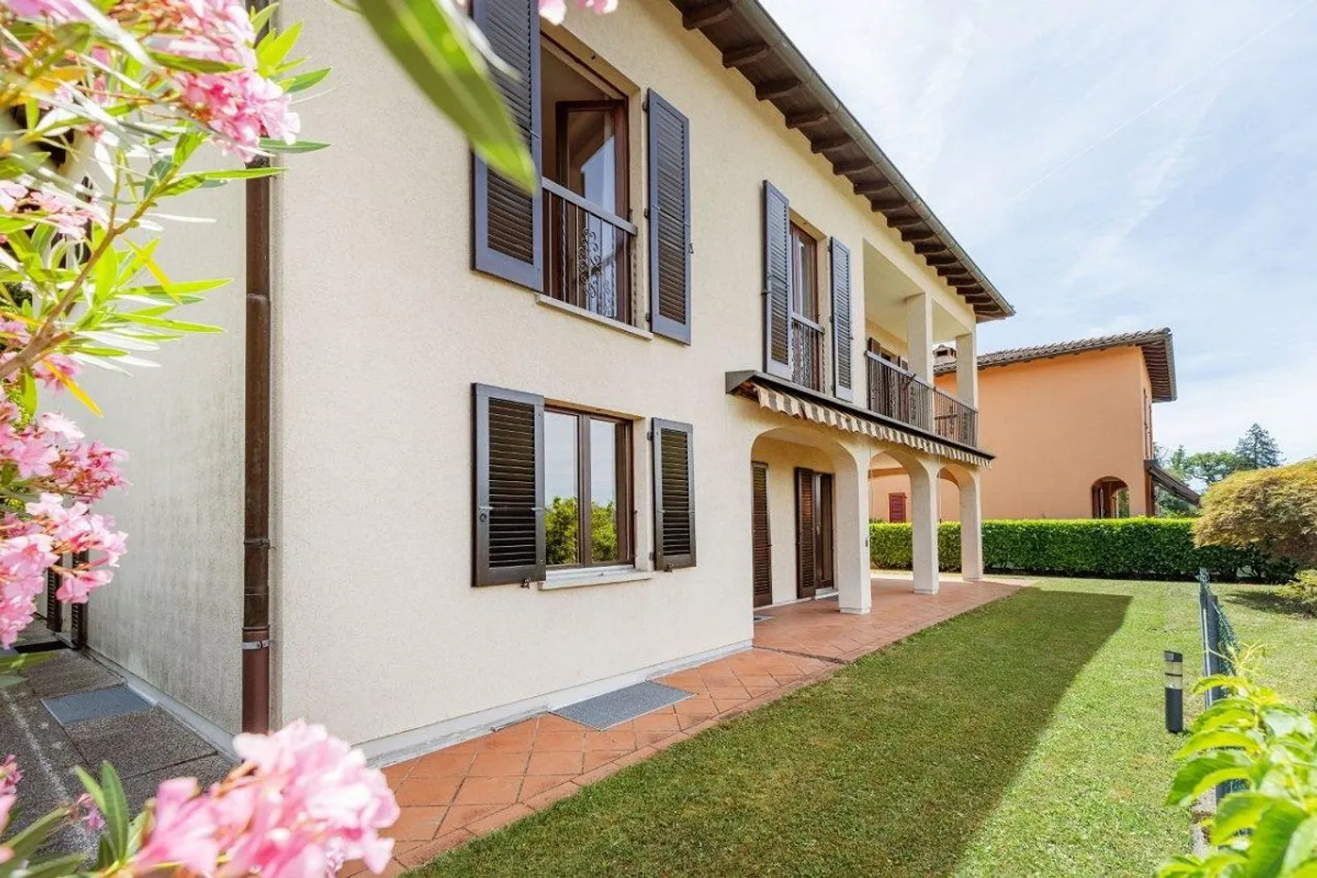 Maison unifamiliale de 6,5 pièces - Photo 3 sur 13