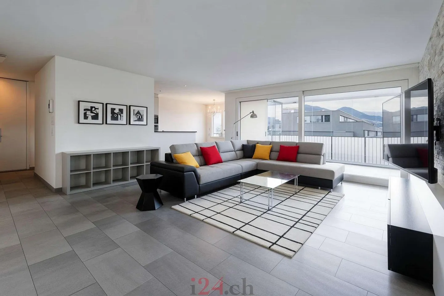 Appartamento moderno 3.5 locali con balcone vetrato - Foto 4 di 12