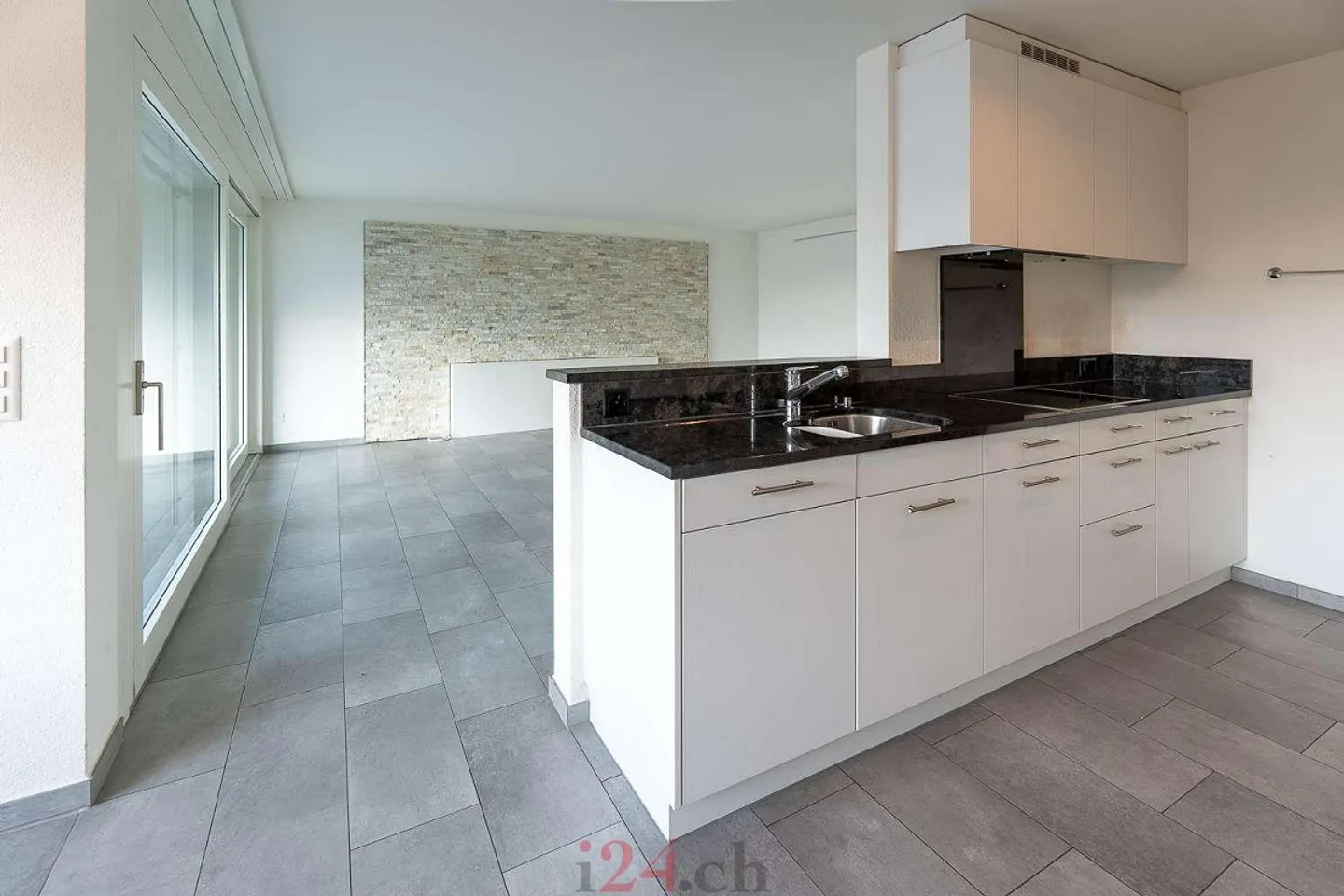 Appartamento moderno 3.5 locali con balcone vetrato - Foto 7 di 12