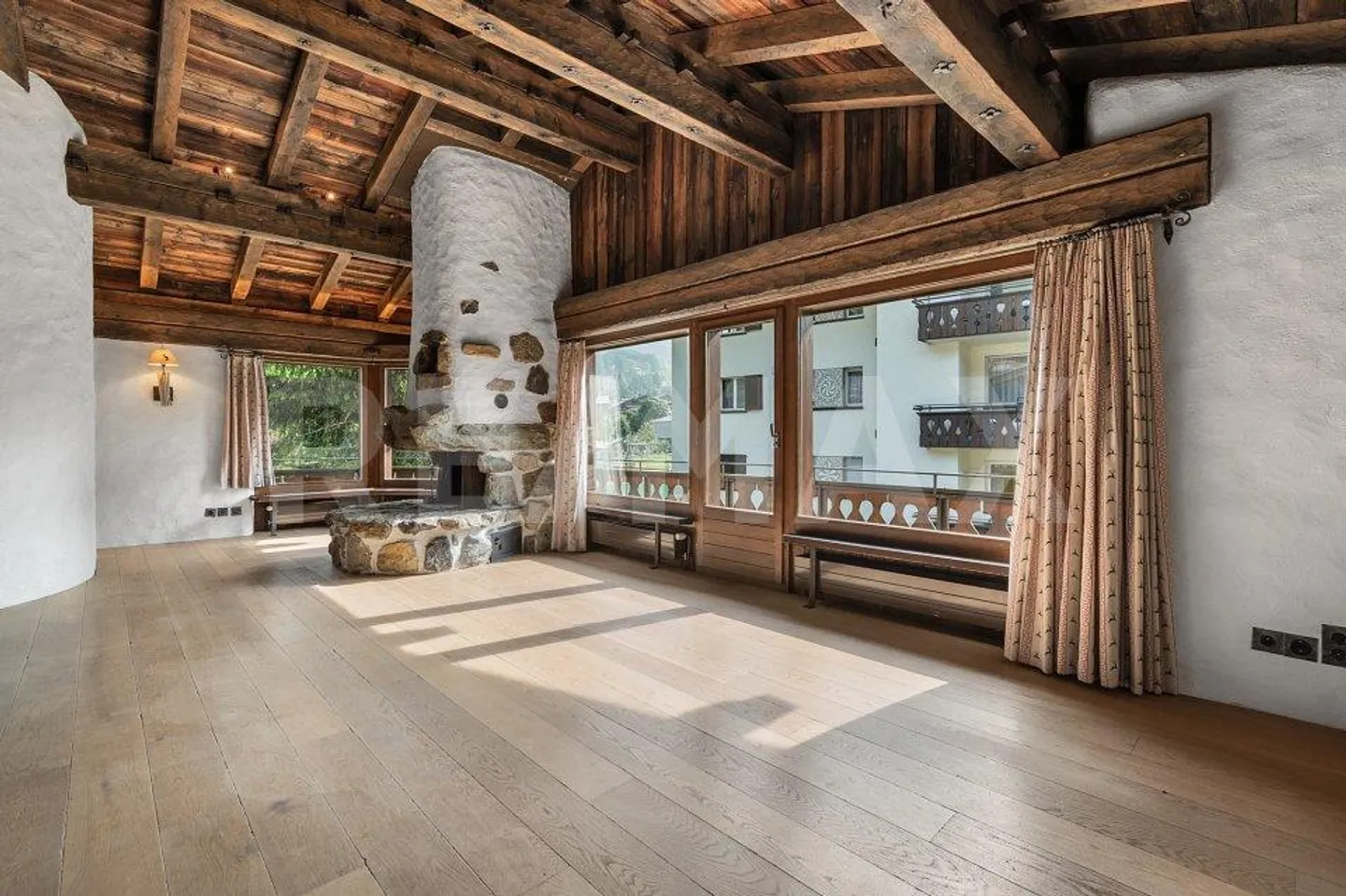 Maison résidentielle charmante avec atelier (potentiel d'aménagement) - Photo 7 sur 13