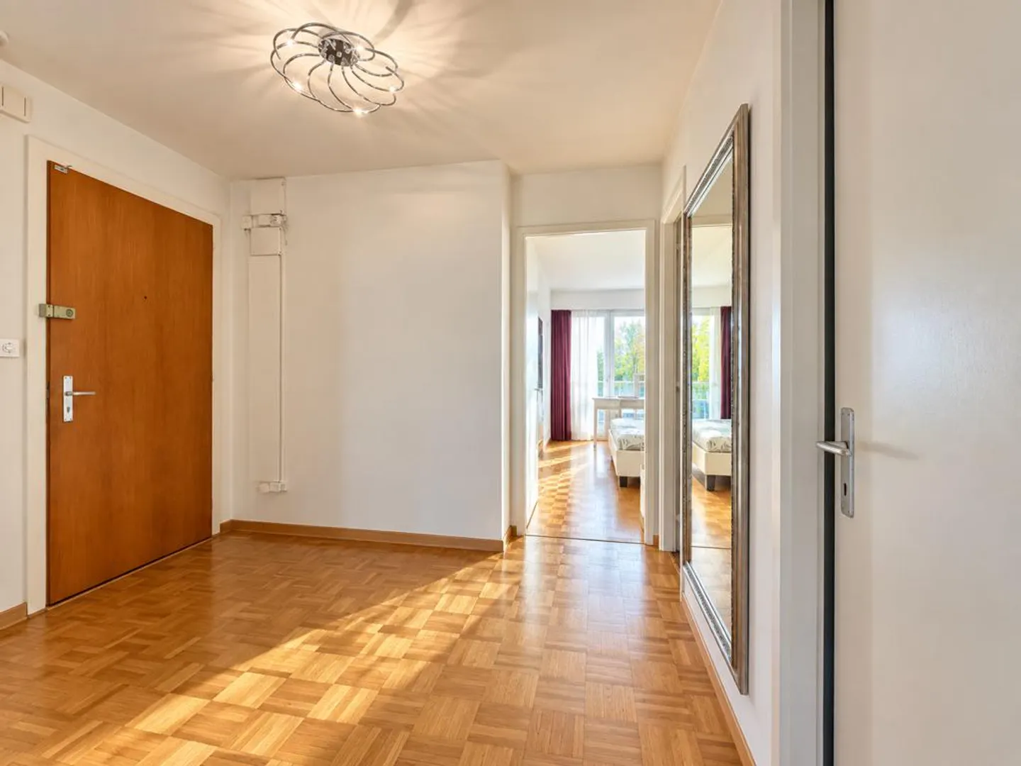 Charming Apartment in Meinier - Photo 2 of 4