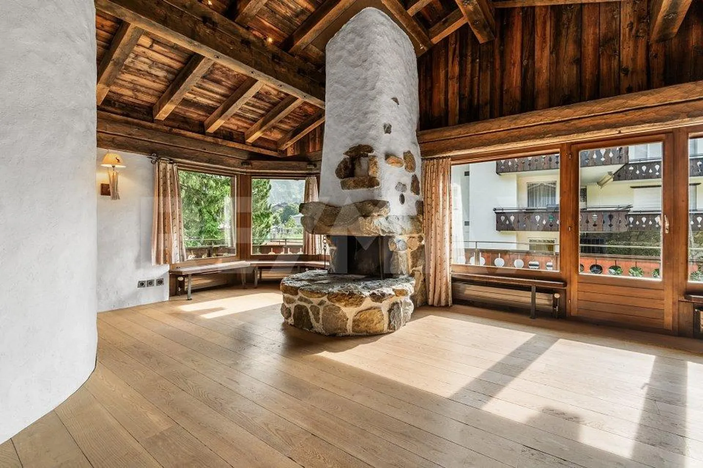 Maison résidentielle charmante avec atelier (potentiel d'aménagement) - Photo 5 sur 13