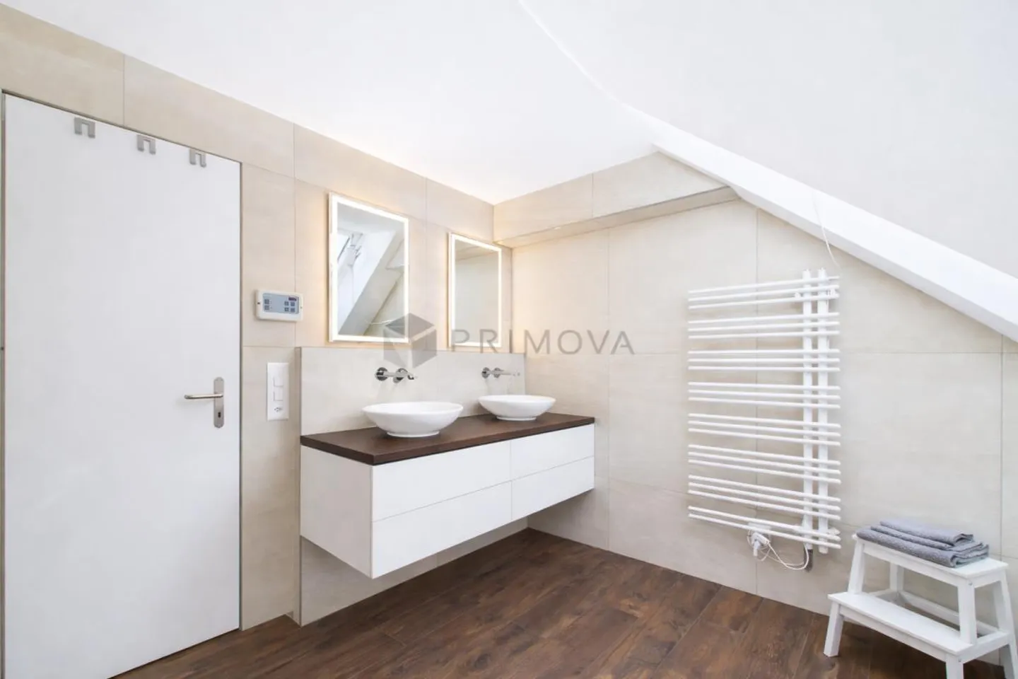 Luce, Spazio ed Emozioni - La tua Nuova Casa sopra i Tetti - Foto 9 di 20