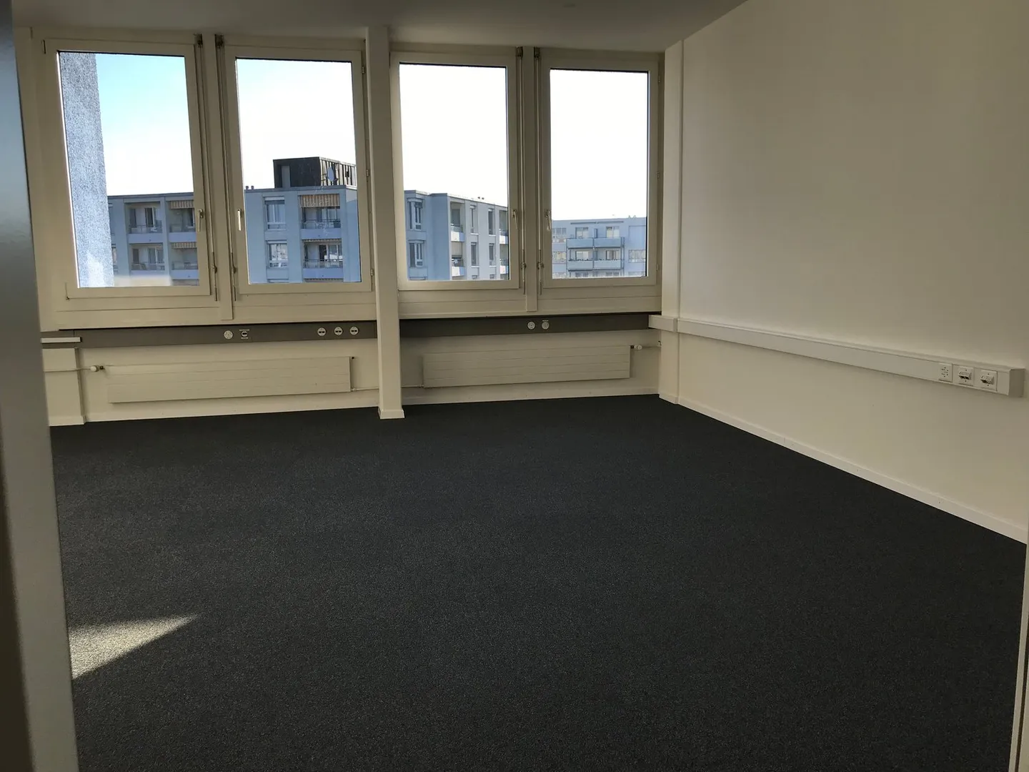 Modern Office Spaces in the Commercial Complex Dietlikon - Photo 3 of 9