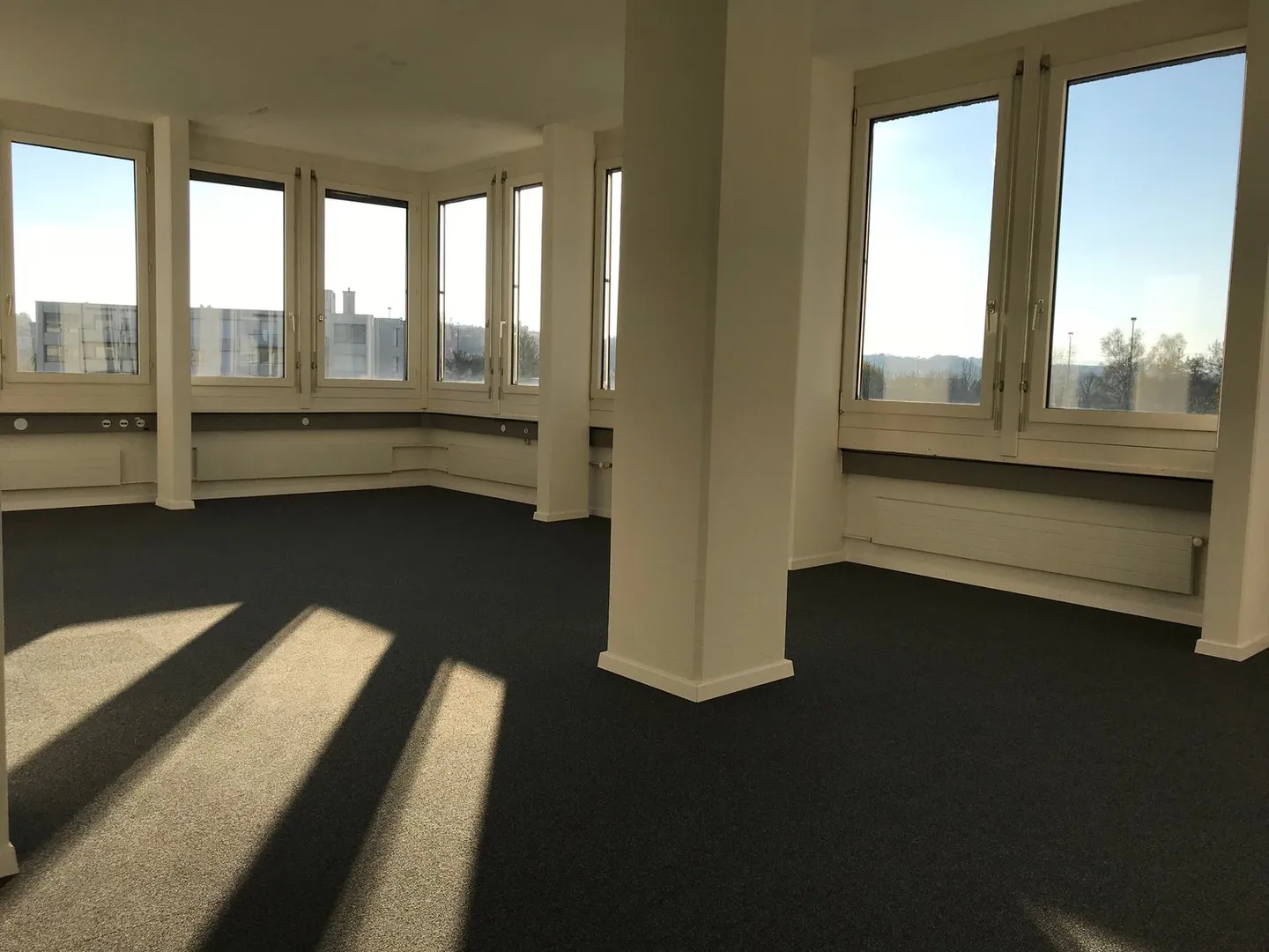 Modern Office Spaces in the Commercial Complex Dietlikon - Photo 4 of 9