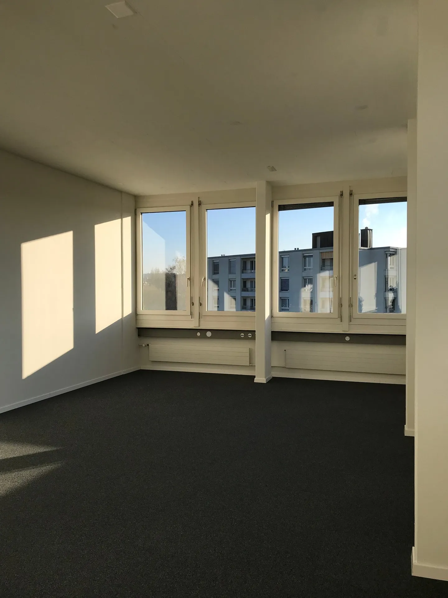 Modern Office Spaces in the Commercial Complex Dietlikon - Photo 5 of 9