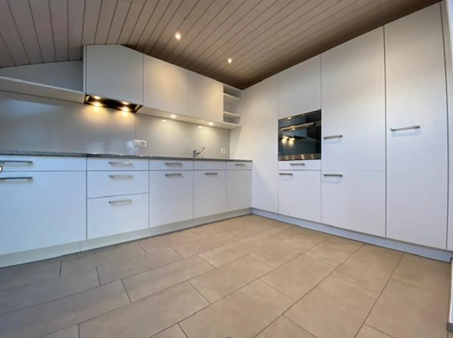 Originelle 4.5-Zimmer-Dachwohnung – Einzigartiges Wohnerlebnis in Stil - Foto 1 von 6