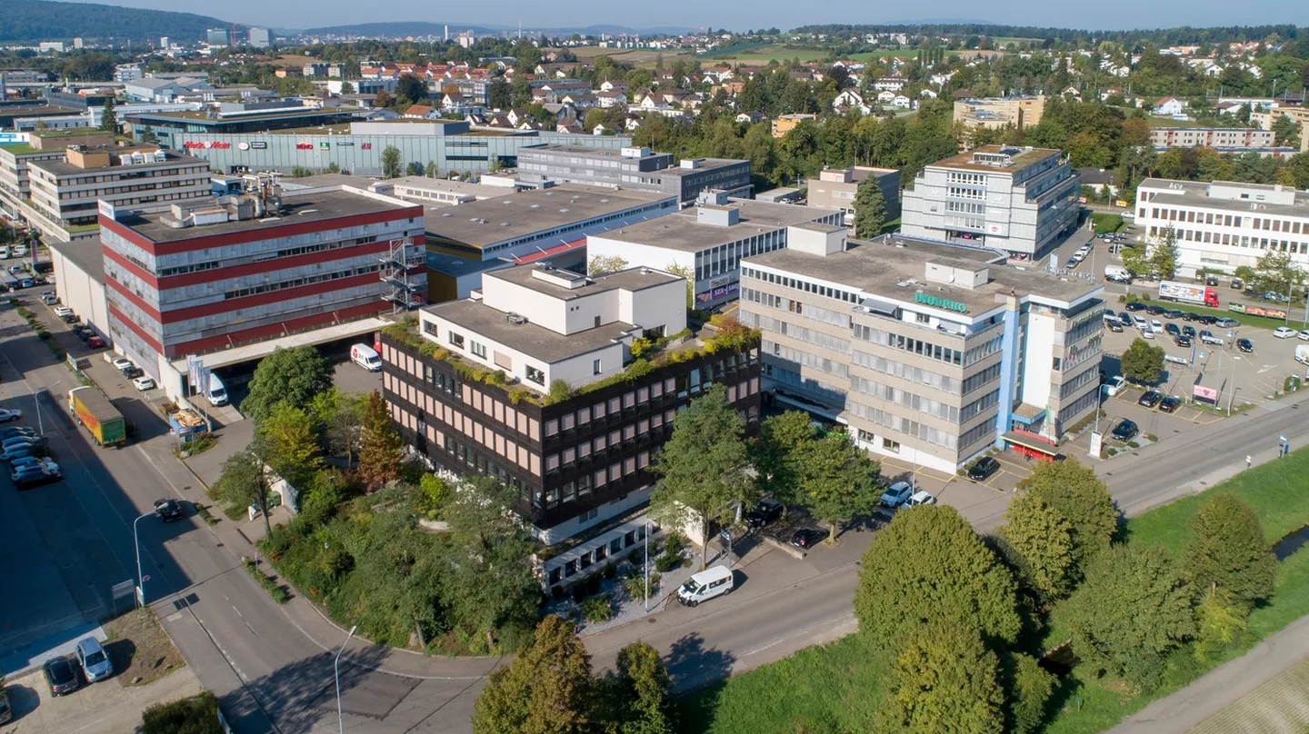 Modern Office Spaces in the Commercial Complex Dietlikon - Photo 2 of 9