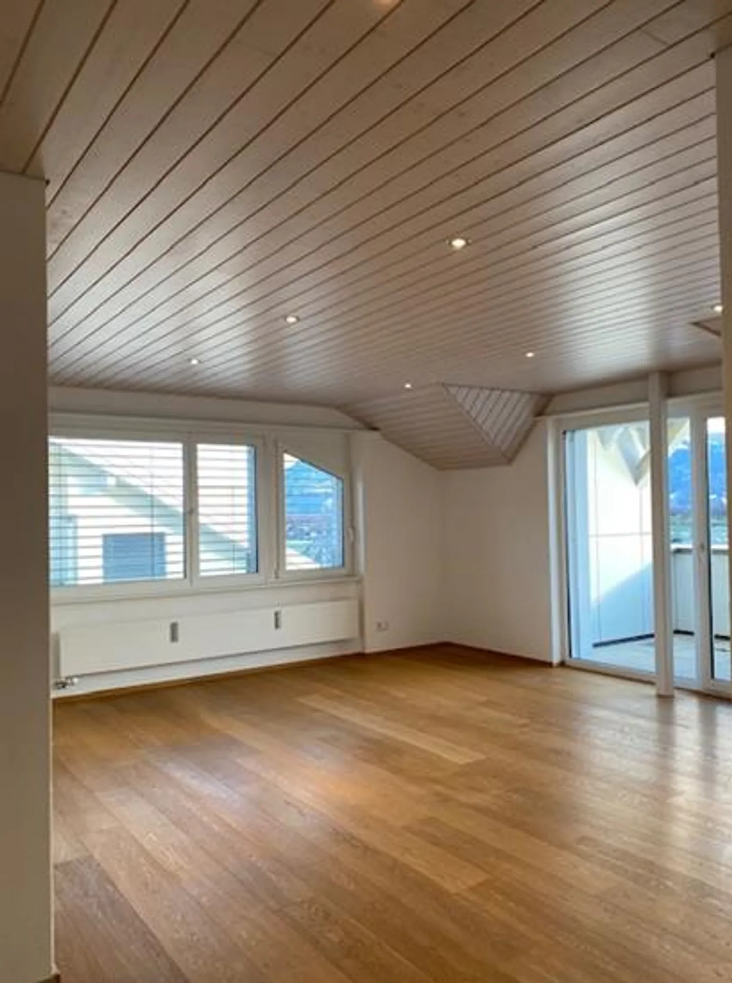 Originelle 4.5-Zimmer-Dachwohnung – Einzigartiges Wohnerlebnis in Stil - Foto 3 von 6