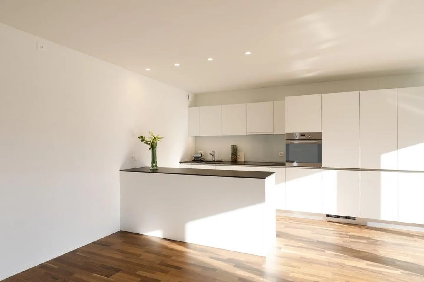 Modern and beautiful apartment in Wabern! - Photo 2 of 9