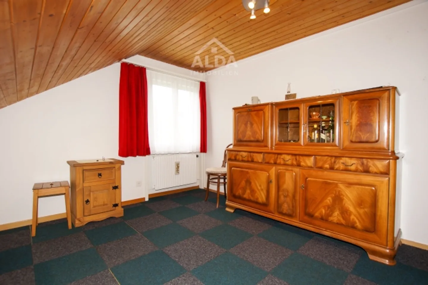 Casa unifamiliare con grande terreno in posizione idilliaca - Foto 8 di 8