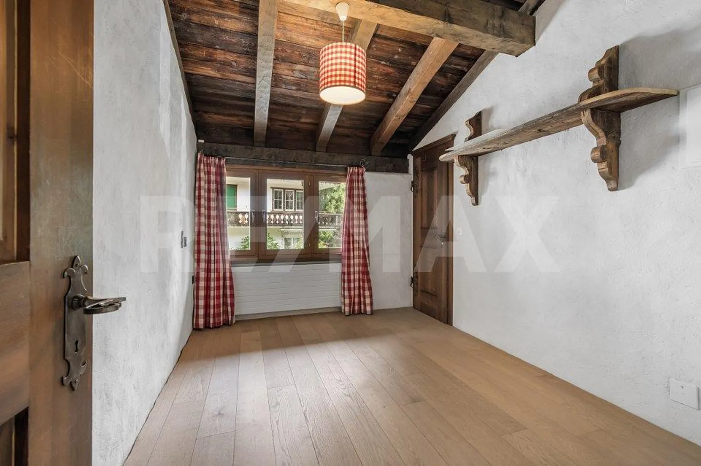 Maison résidentielle charmante avec atelier (potentiel d'aménagement) - Photo 10 sur 13