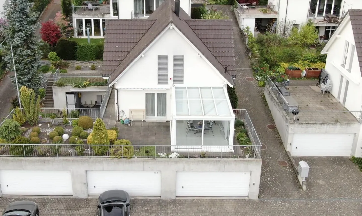 Well-maintained 5.5-room single-family house with generous outdoor spaces - Photo 1 of 11