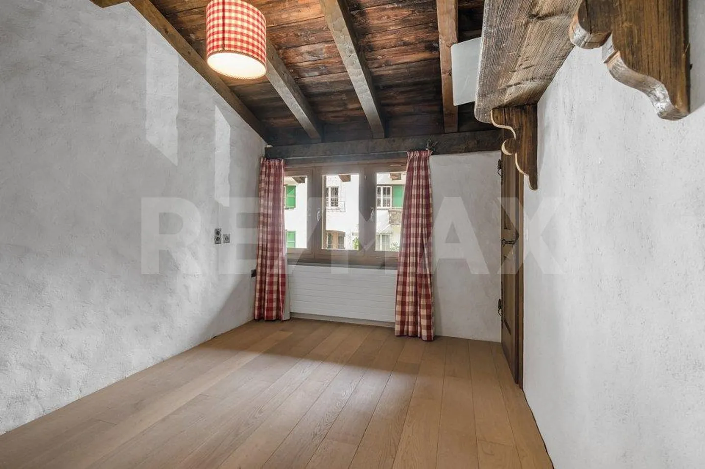 Maison résidentielle charmante avec atelier (potentiel d'aménagement) - Photo 11 sur 13