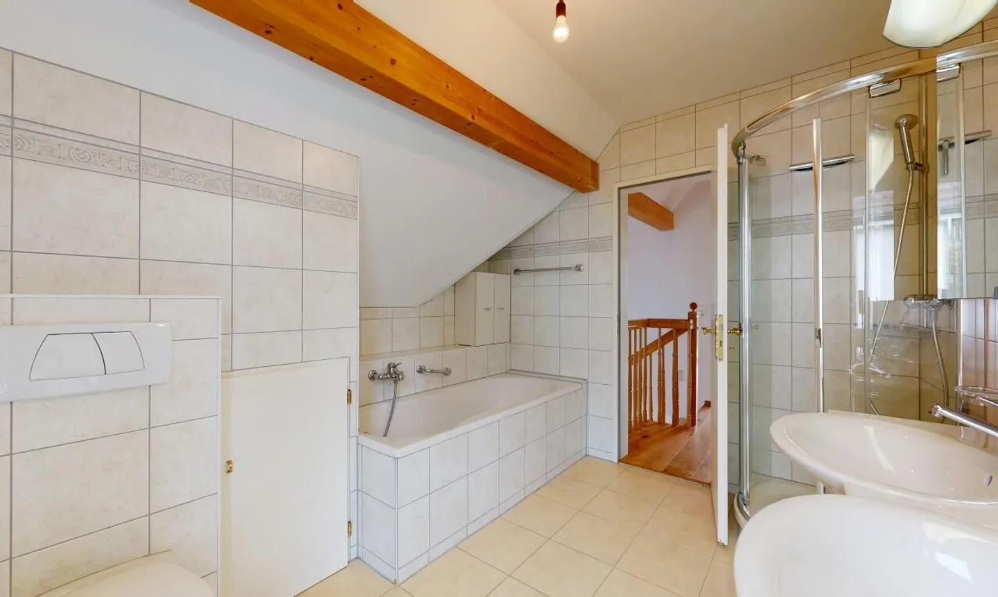 Well-maintained 5.5-room single-family house with generous outdoor spaces - Photo 9 of 11