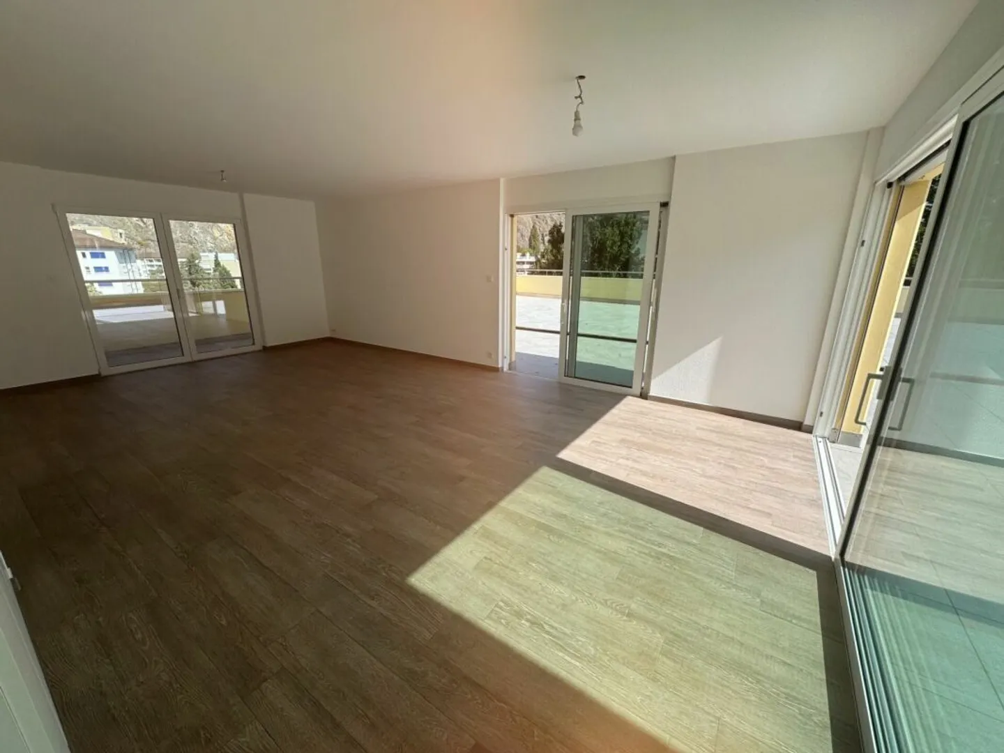 Außergewöhnliches 5,5-Zimmer-Attikapartment mit 258 m2 Terrasse - Foto 7 di 20