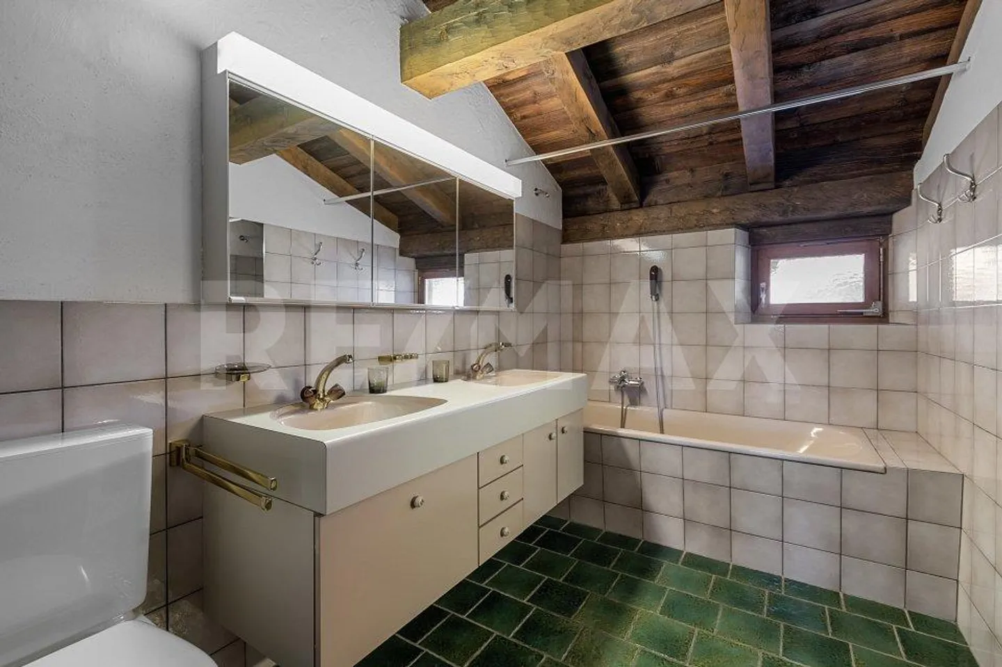 Maison résidentielle charmante avec atelier (potentiel d'aménagement) - Photo 12 sur 13