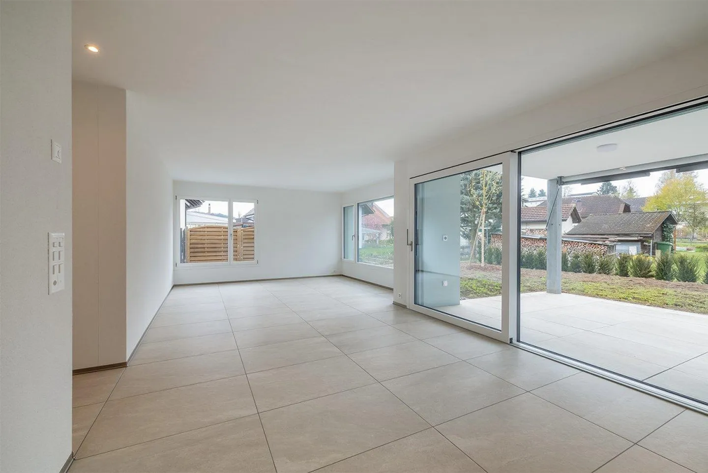 Appartamento moderno con finiture di alta qualità e accesso diretto al giardino - Foto 5 di 13