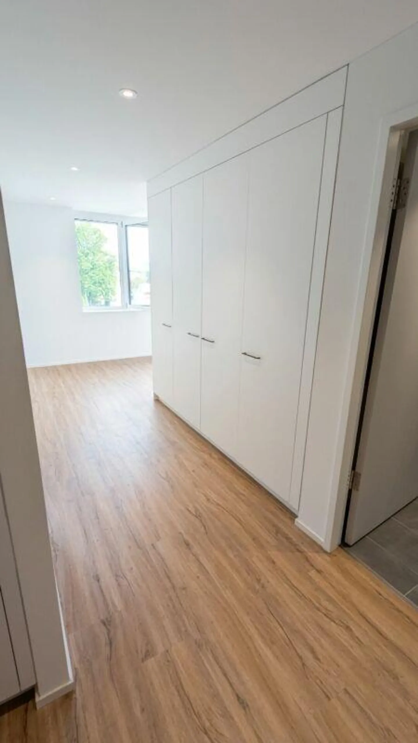 Ampio appartamento attico di 2,5 locali con 79m2 - Foto 9 di 11