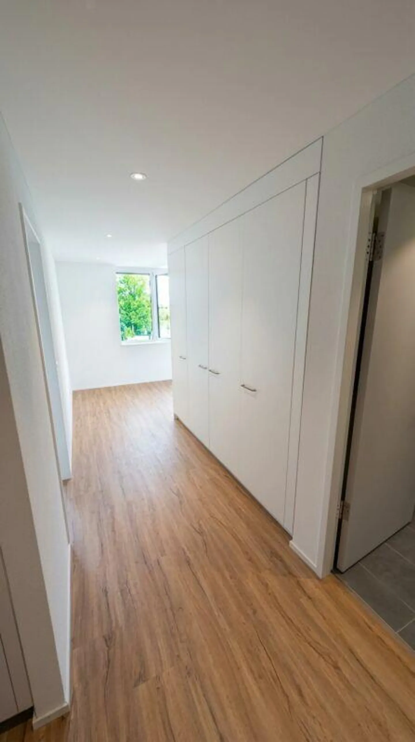 Ampio appartamento attico di 2,5 locali con 79m2 - Foto 8 di 11