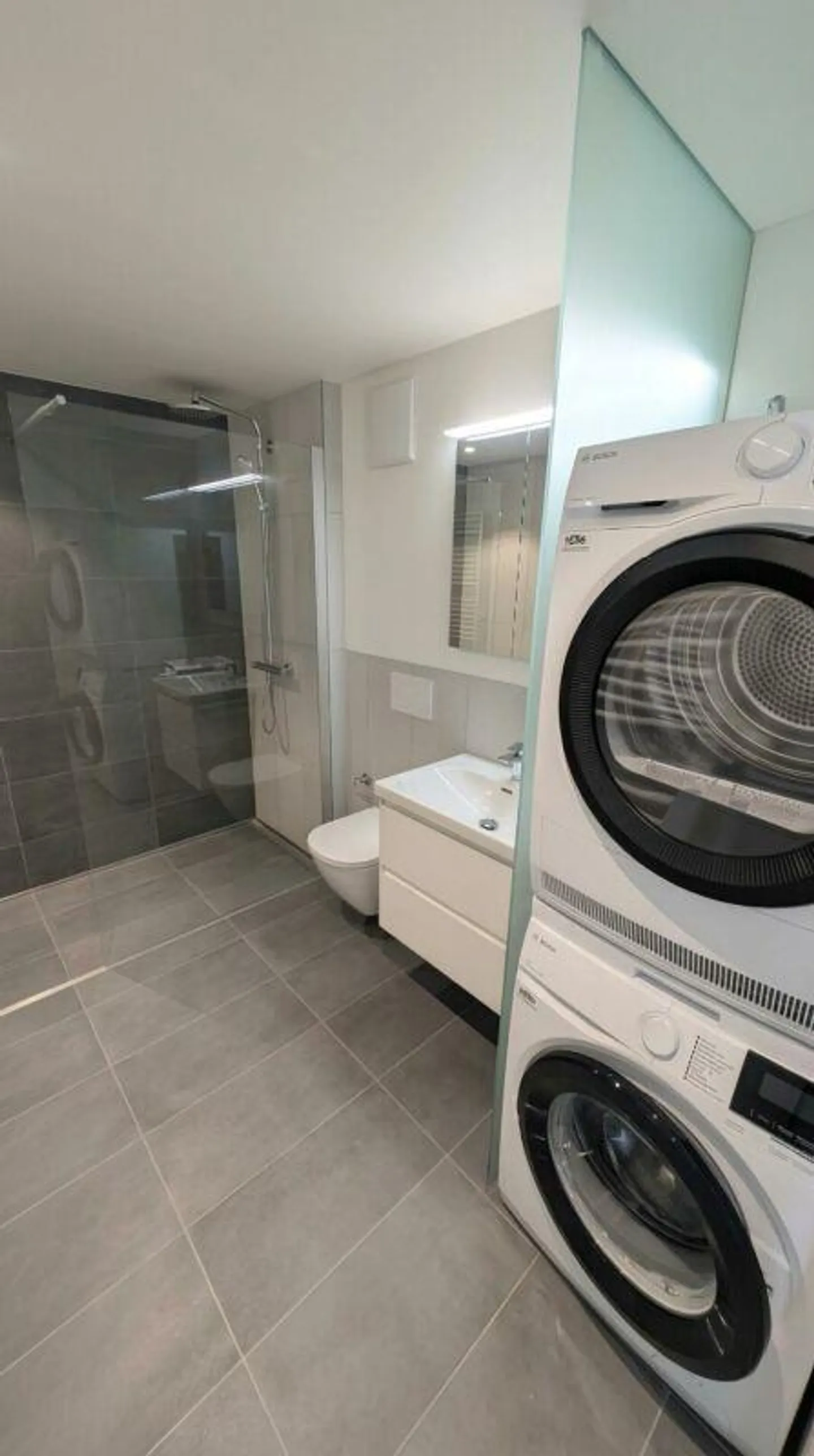Ampio appartamento attico di 2,5 locali con 79m2 - Foto 10 di 11