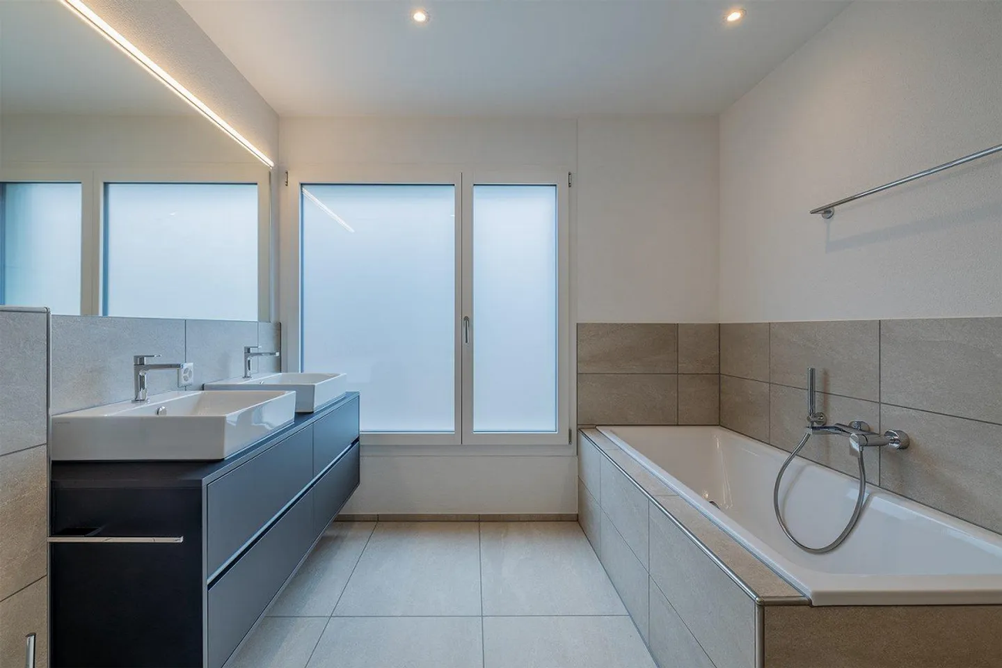 Appartamento moderno con finiture di alta qualità e accesso diretto al giardino - Foto 7 di 13