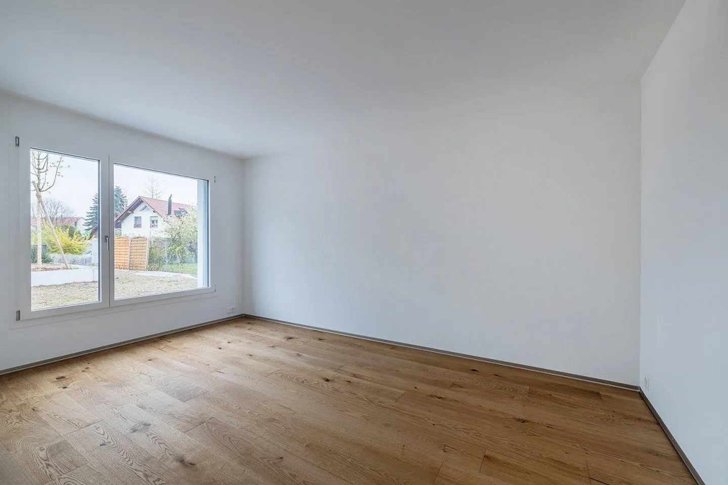 Appartamento moderno con finiture di alta qualità e accesso diretto al giardino - Foto 8 di 13