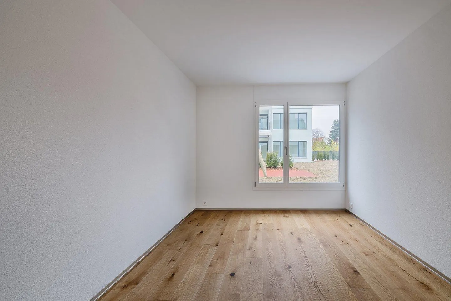 Appartamento moderno con finiture di alta qualità e accesso diretto al giardino - Foto 9 di 13