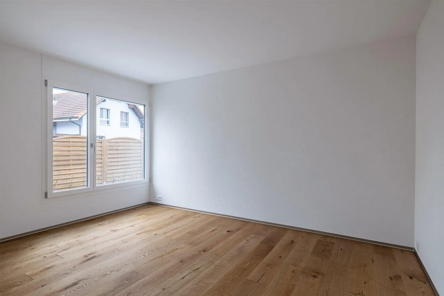 Appartamento moderno con finiture di alta qualità e accesso diretto al giardino - Foto 10 di 13