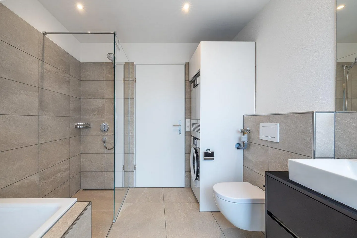 Appartamento moderno con finiture di alta qualità e accesso diretto al giardino - Foto 11 di 13