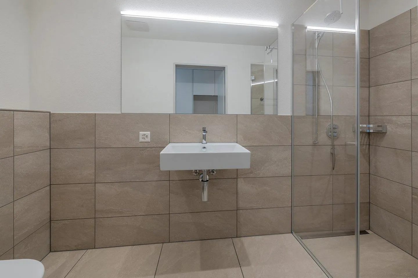 Appartamento moderno con finiture di alta qualità e accesso diretto al giardino - Foto 13 di 13